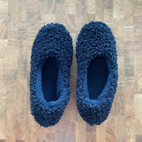 HUE WOMEN'S FAUX FUR BALLERINA SLIPPERS (NEVER WORN) - Picture 2 of 5